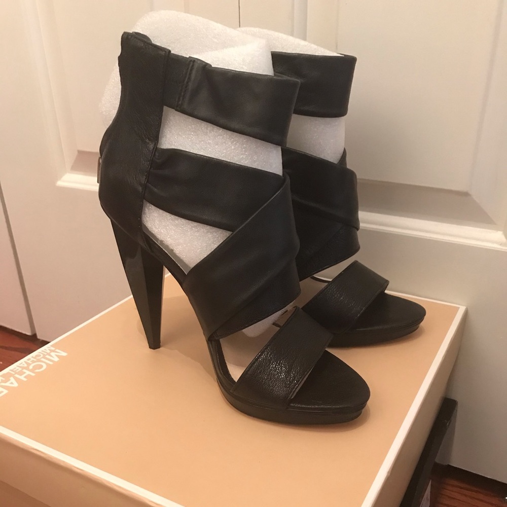Heels - Picture 2 of 3
